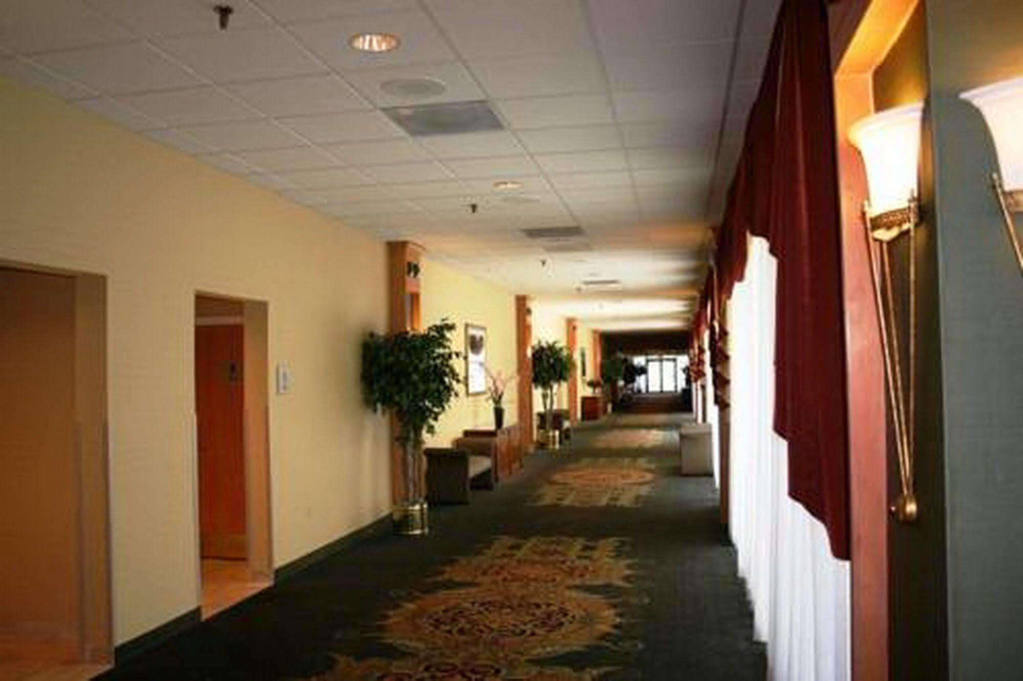 Magnuson Grand & Conference Center Somerset-Bridgewater Экстерьер фото